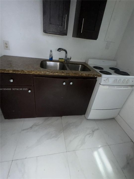 Под контрактом: $410,000 (3 спален, 2 ванн, 1261 Квадратных фут)