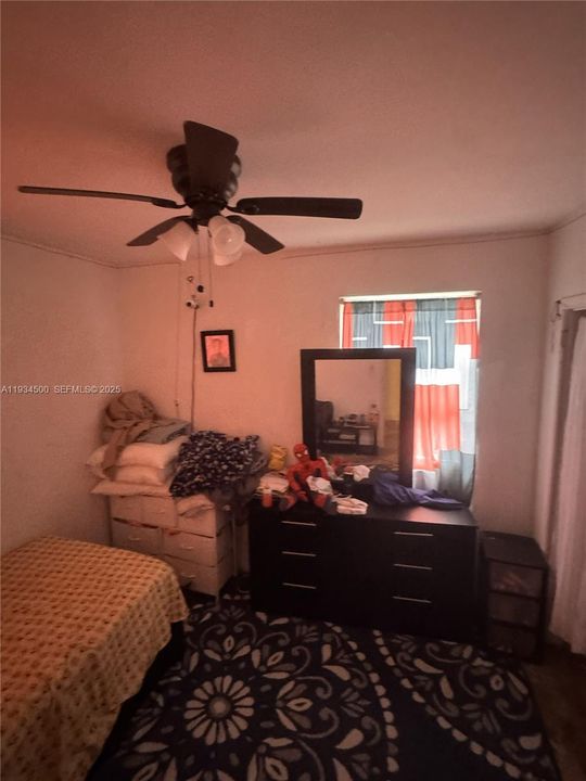 Под контрактом: $410,000 (3 спален, 2 ванн, 1261 Квадратных фут)