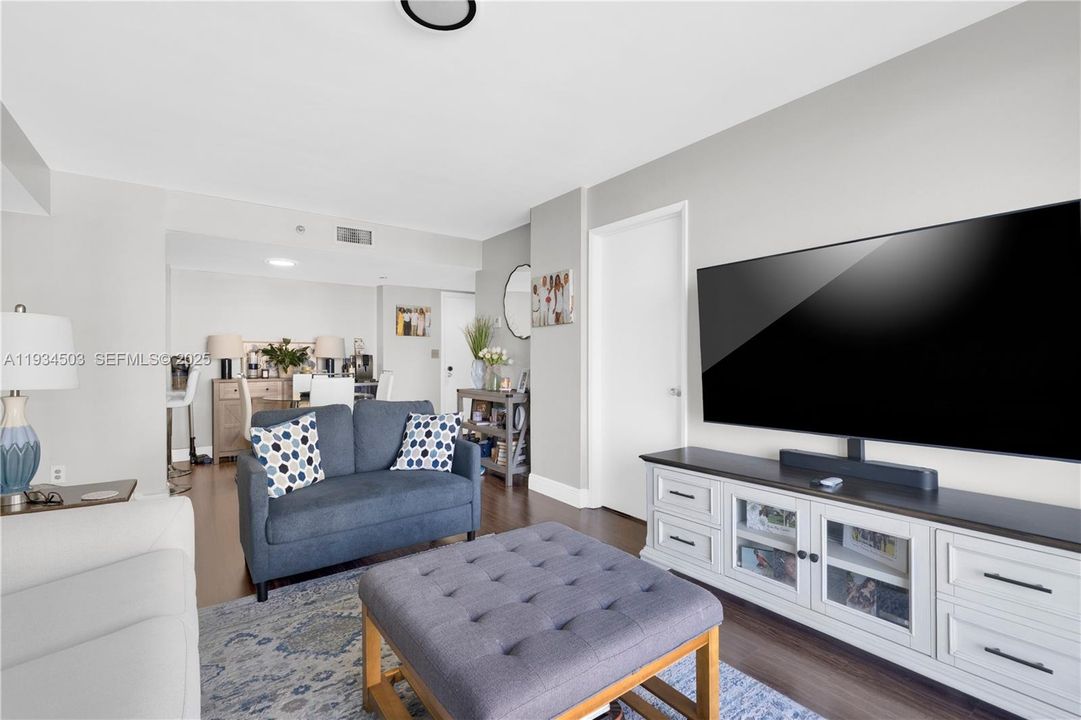 En Renta: $3,699 (2 camas, 2 baños, 985 Pies cuadrados)