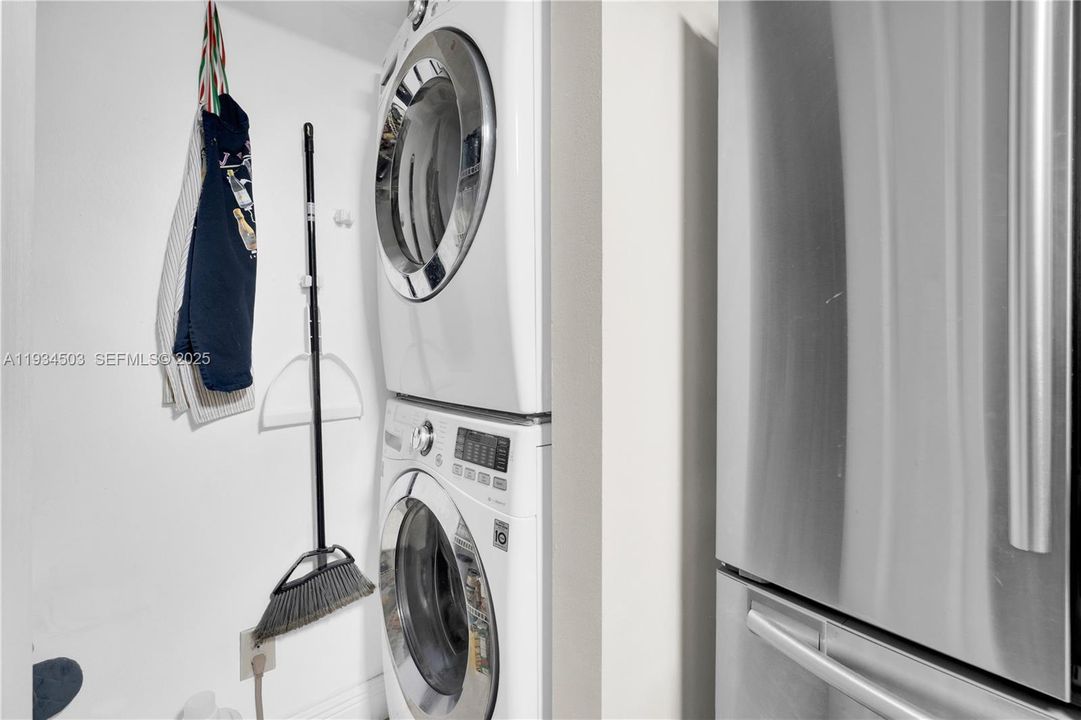 En Renta: $3,699 (2 camas, 2 baños, 985 Pies cuadrados)