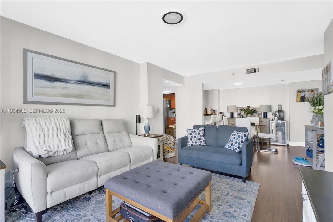 En Renta: $3,699 (2 camas, 2 baños, 985 Pies cuadrados)