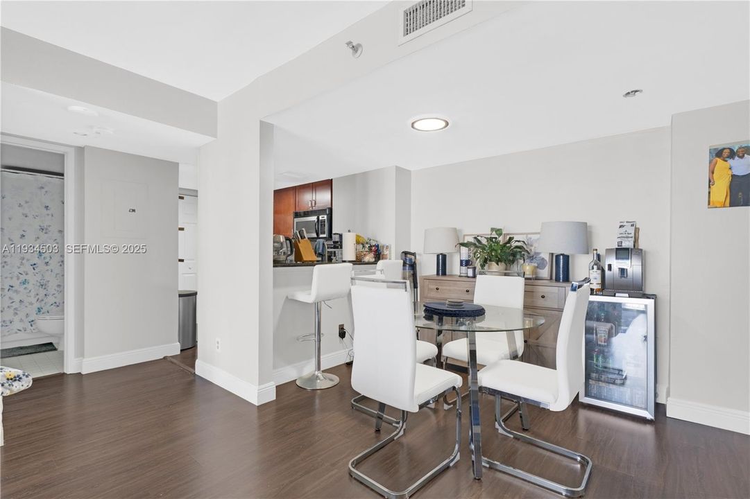 En Renta: $3,699 (2 camas, 2 baños, 985 Pies cuadrados)