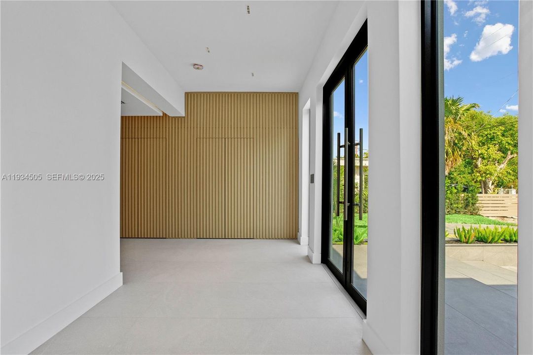 For Rent: $26,000 (5 beds, 4 baths, 2769 Square Feet)