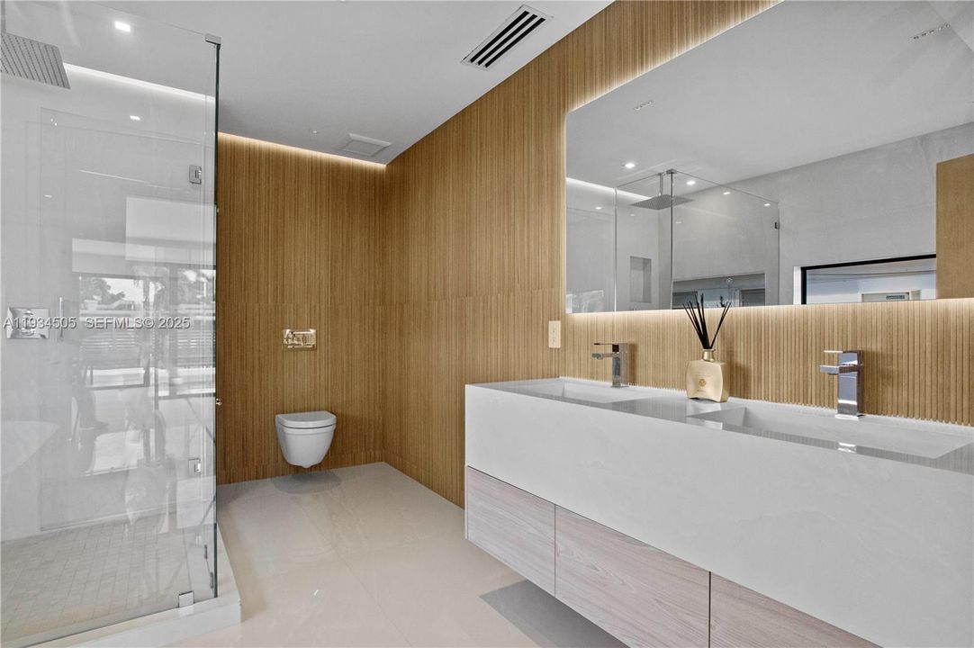 For Rent: $26,000 (5 beds, 4 baths, 2769 Square Feet)