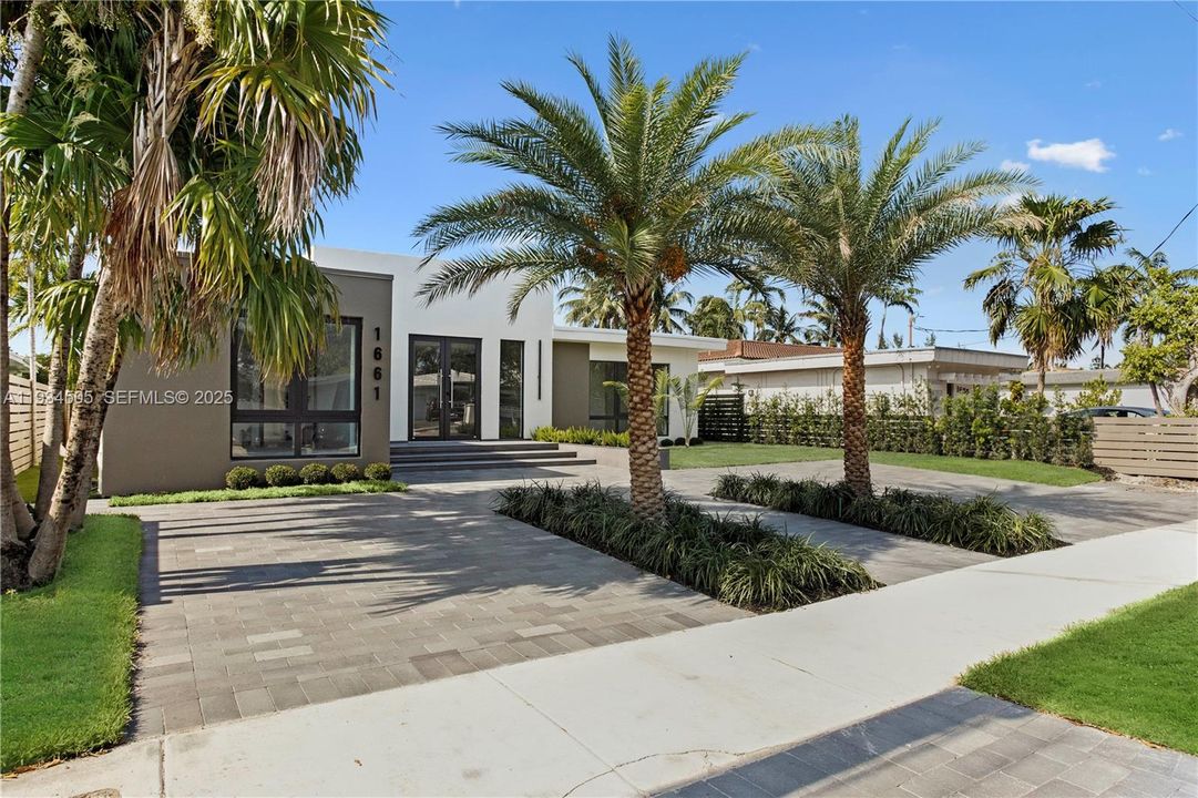 For Rent: $26,000 (5 beds, 4 baths, 2769 Square Feet)