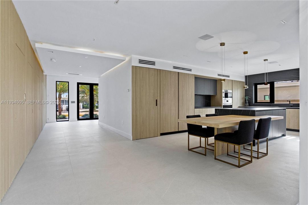 For Rent: $26,000 (5 beds, 4 baths, 2769 Square Feet)