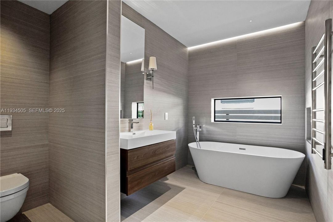 For Rent: $26,000 (5 beds, 4 baths, 2769 Square Feet)