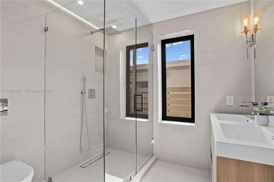 For Rent: $26,000 (5 beds, 4 baths, 2769 Square Feet)