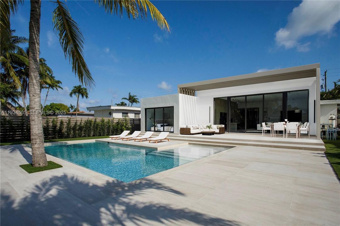 For Rent: $26,000 (5 beds, 4 baths, 2769 Square Feet)