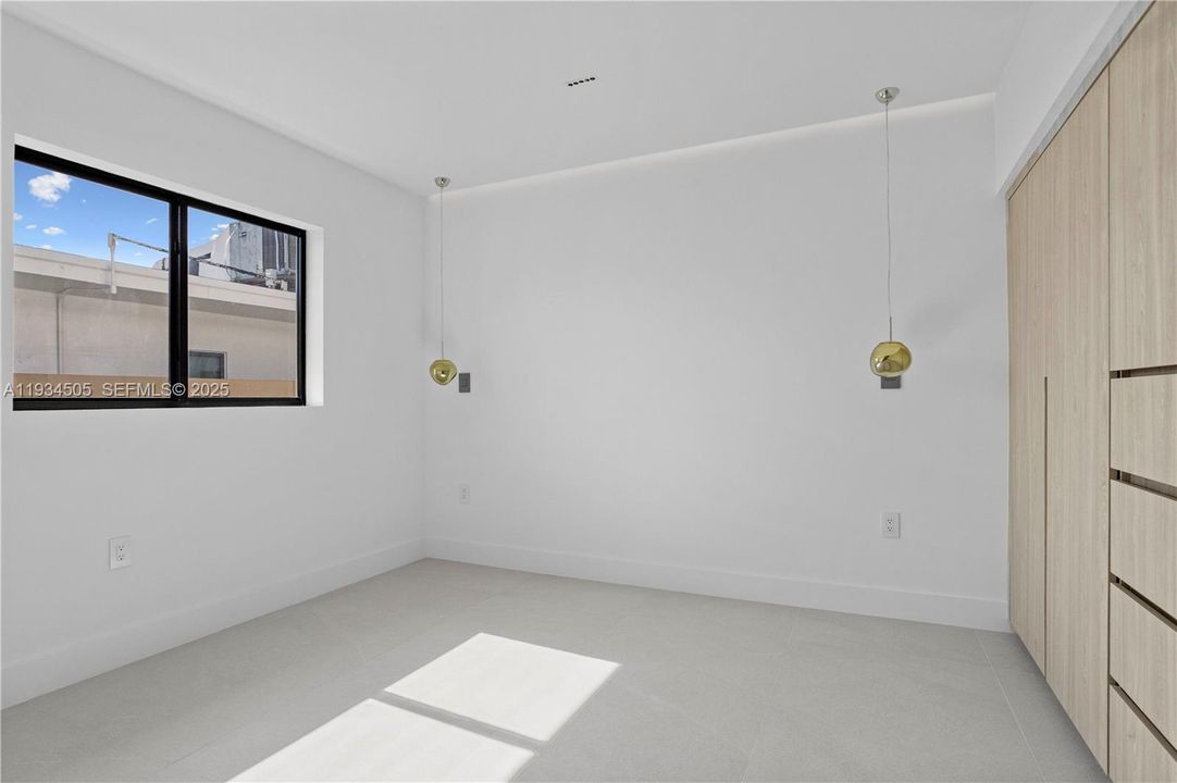 For Rent: $26,000 (5 beds, 4 baths, 2769 Square Feet)