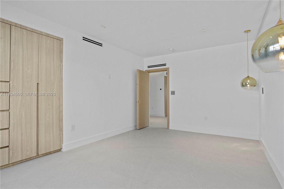 For Rent: $26,000 (5 beds, 4 baths, 2769 Square Feet)