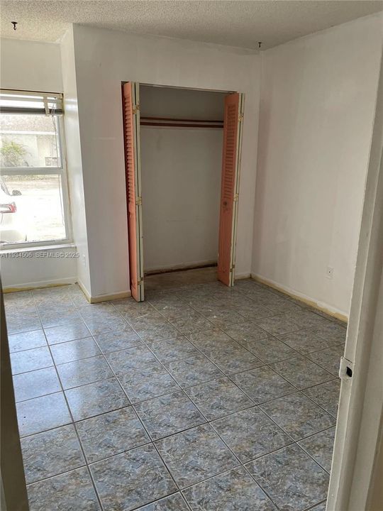 For Sale: $389,000 (3 beds, 1 baths, 1083 Square Feet)