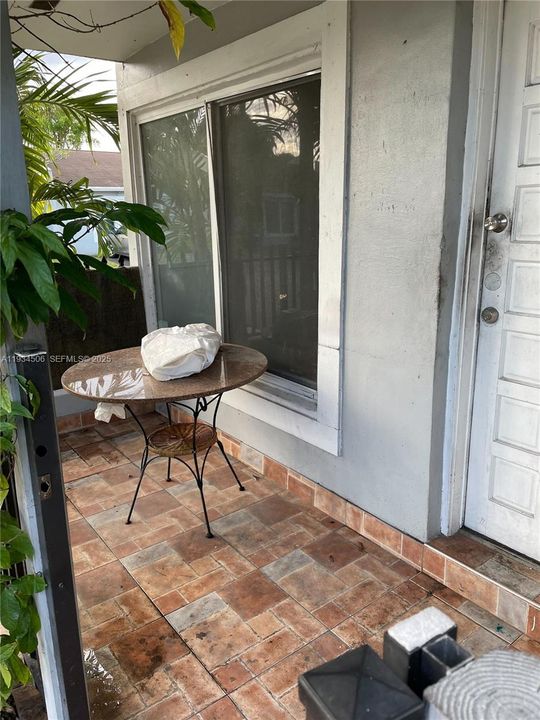 For Sale: $389,000 (3 beds, 1 baths, 1083 Square Feet)