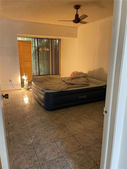 For Sale: $389,000 (3 beds, 1 baths, 1083 Square Feet)