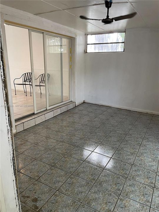 For Sale: $389,000 (3 beds, 1 baths, 1083 Square Feet)