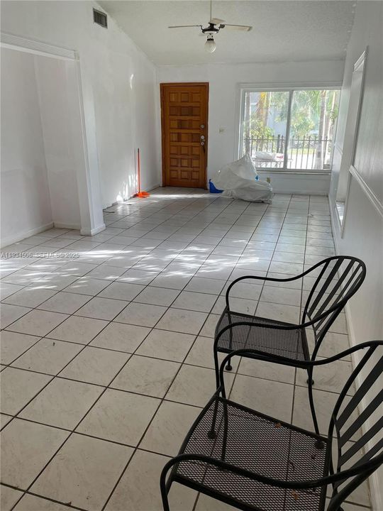 For Sale: $389,000 (3 beds, 1 baths, 1083 Square Feet)