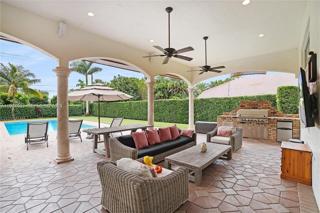 В аренду: $8,000 (4 спален, 3 ванн, 2984 Квадратных фут)