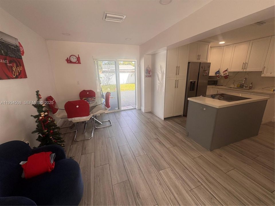 На продажу: $630,000 (3 спален, 2 ванн, 1196 Квадратных фут)