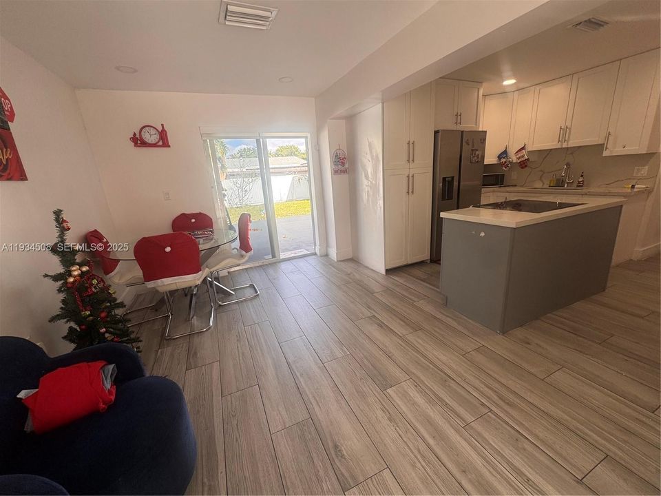 На продажу: $630,000 (3 спален, 2 ванн, 1196 Квадратных фут)