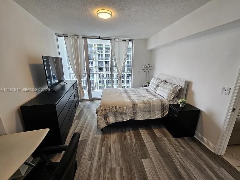 В аренду: $2,800 (1 спален, 1 ванн, 825 Квадратных фут)