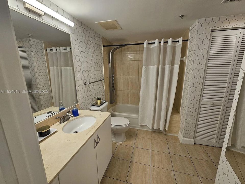 В аренду: $2,800 (1 спален, 1 ванн, 825 Квадратных фут)