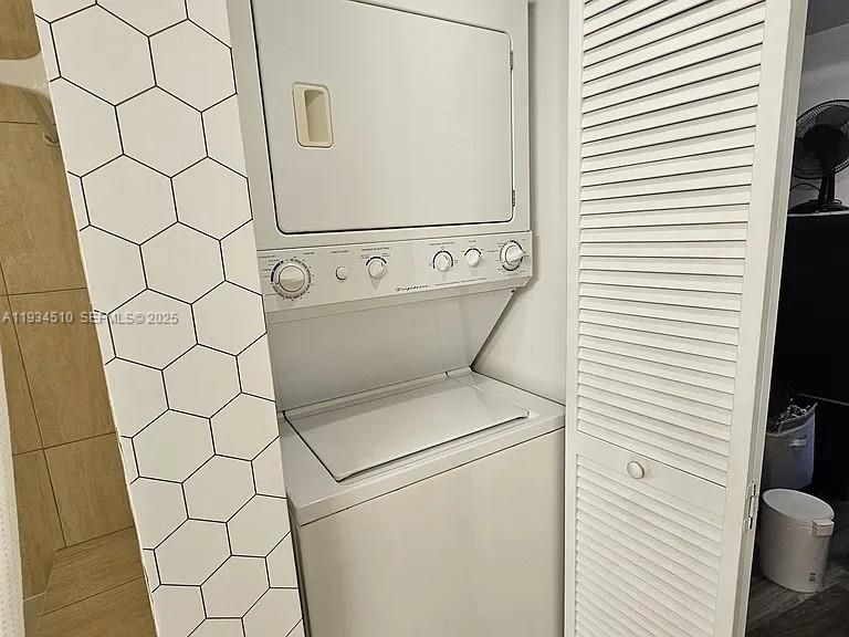 В аренду: $2,800 (1 спален, 1 ванн, 825 Квадратных фут)