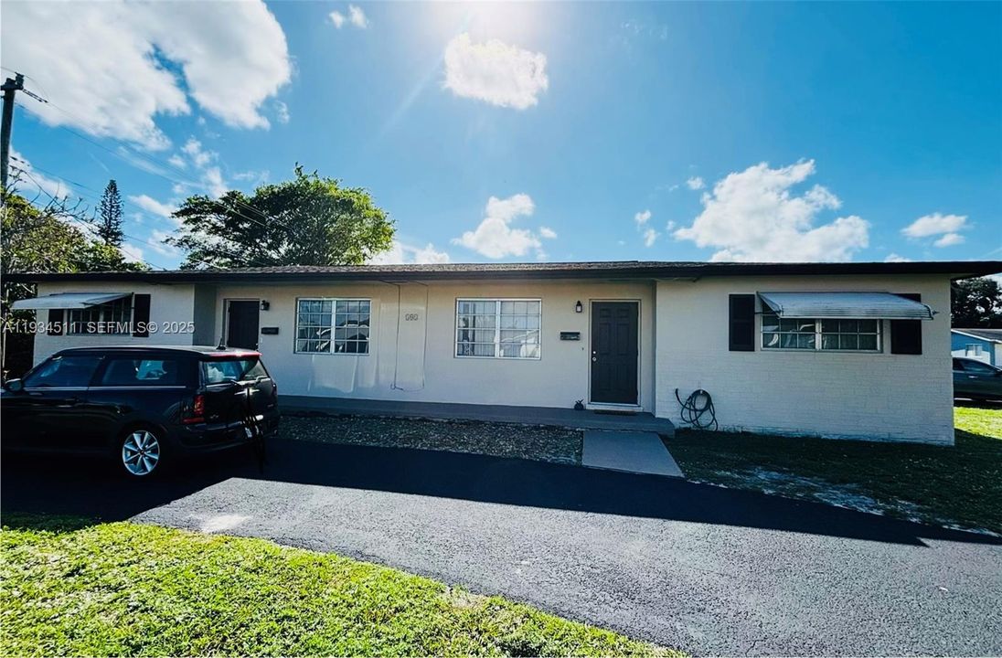 В аренду: $2,100 (2 спален, 1 ванн, 900 Квадратных фут)