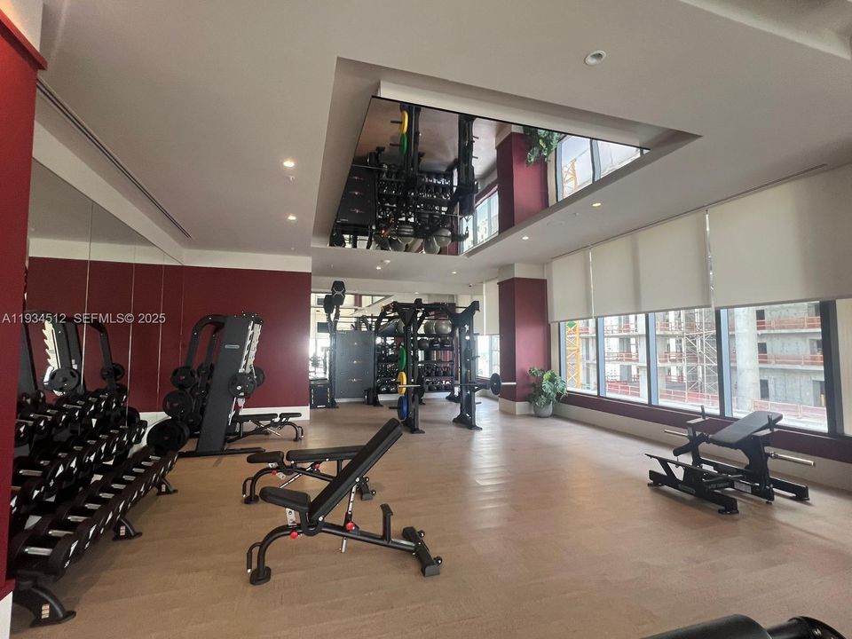 For Rent: $5,490 (2 beds, 2 baths, 925 Square Feet)