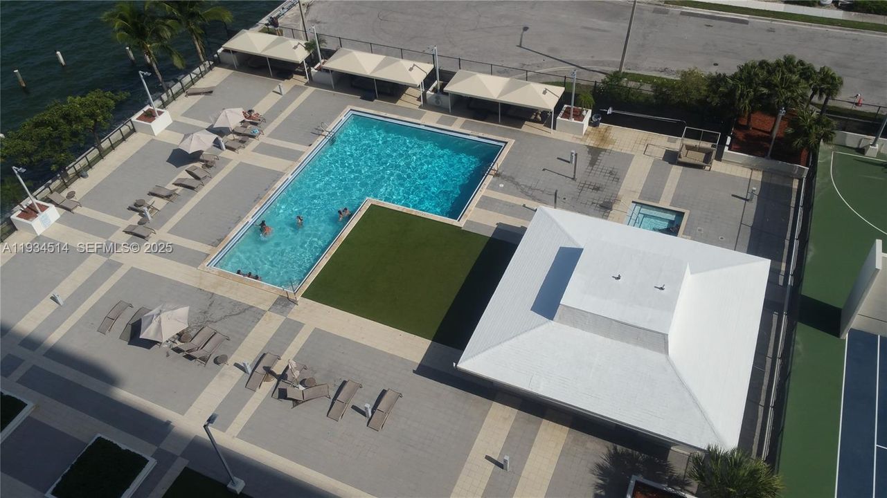 出租: $2,500 (1 贝兹, 1 浴室, 768 平方英尺)