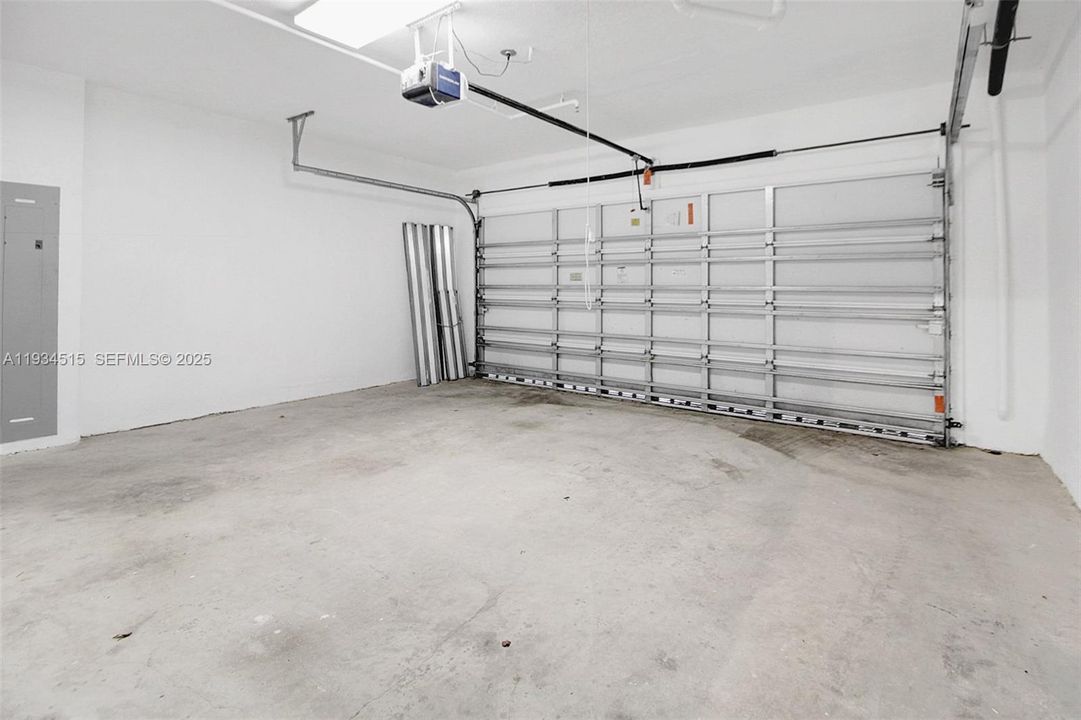 出租: $5,000 (2 贝兹, 2 浴室, 1425 平方英尺)