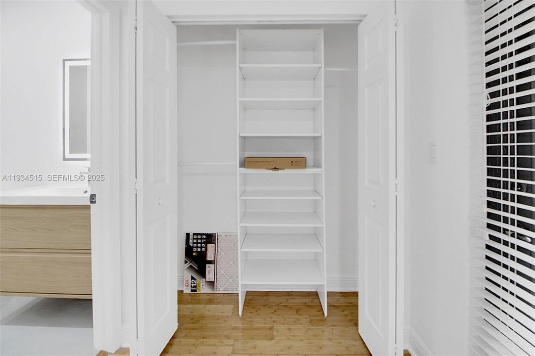 出租: $5,000 (2 贝兹, 2 浴室, 1425 平方英尺)