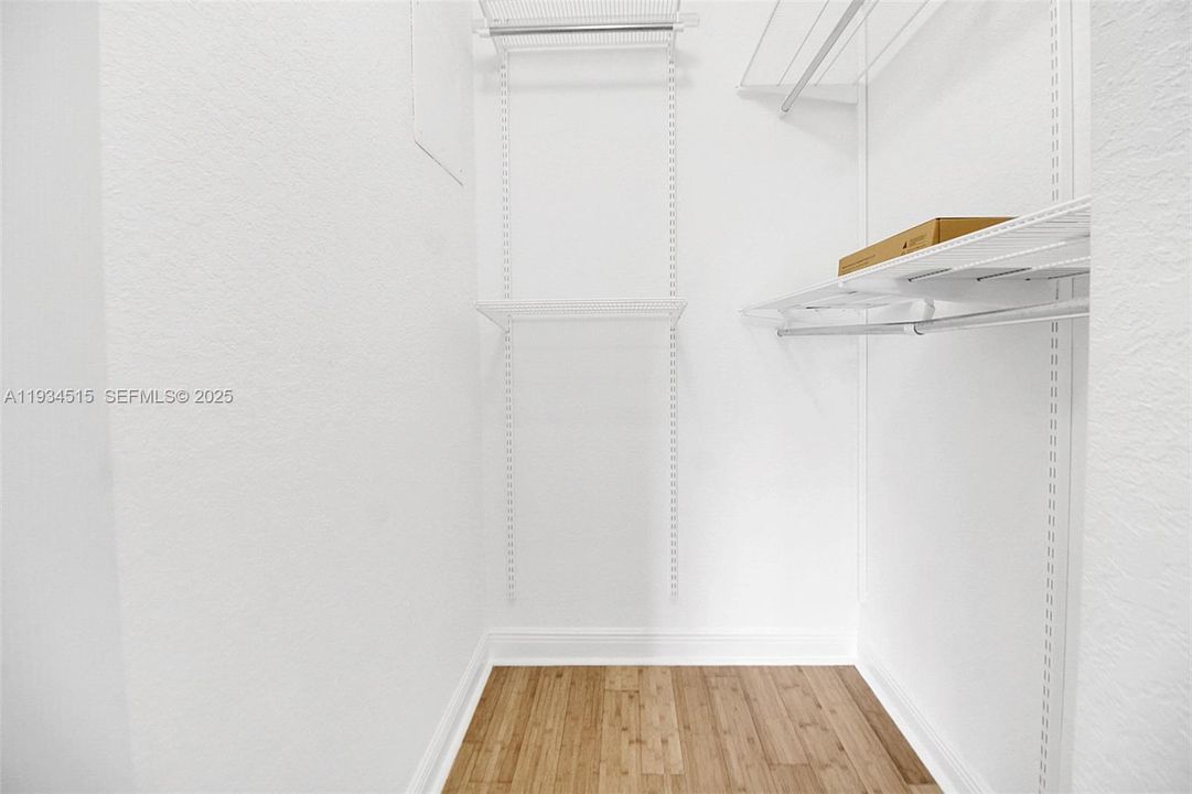 出租: $5,000 (2 贝兹, 2 浴室, 1425 平方英尺)