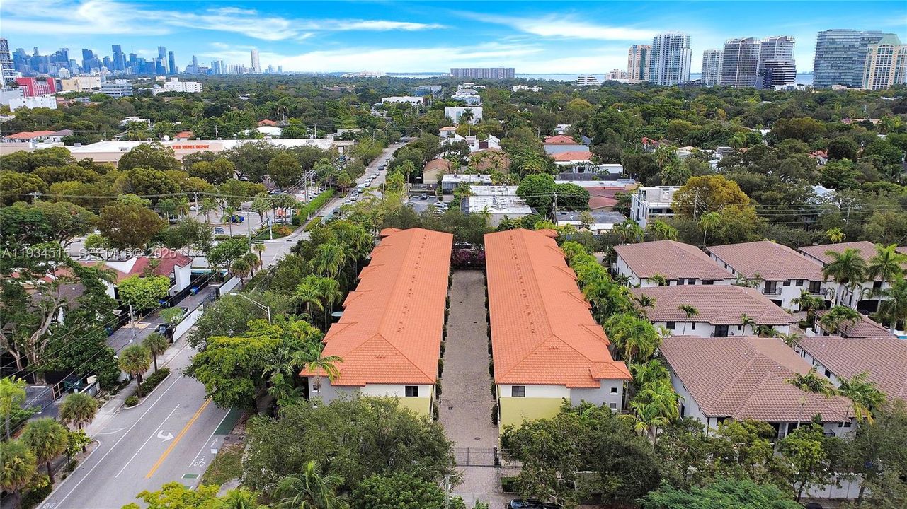 出租: $5,000 (2 贝兹, 2 浴室, 1425 平方英尺)