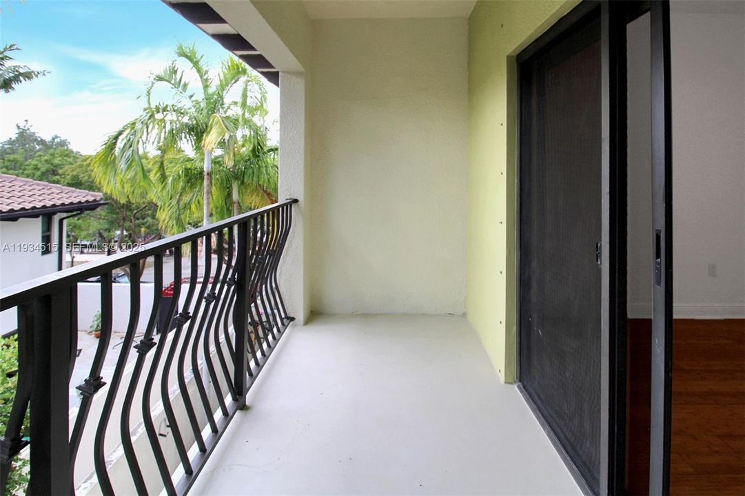 出租: $5,000 (2 贝兹, 2 浴室, 1425 平方英尺)