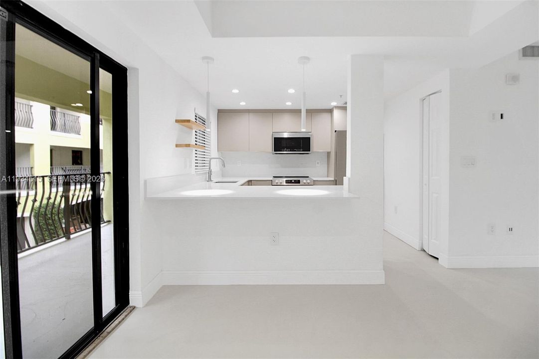 出租: $5,000 (2 贝兹, 2 浴室, 1425 平方英尺)