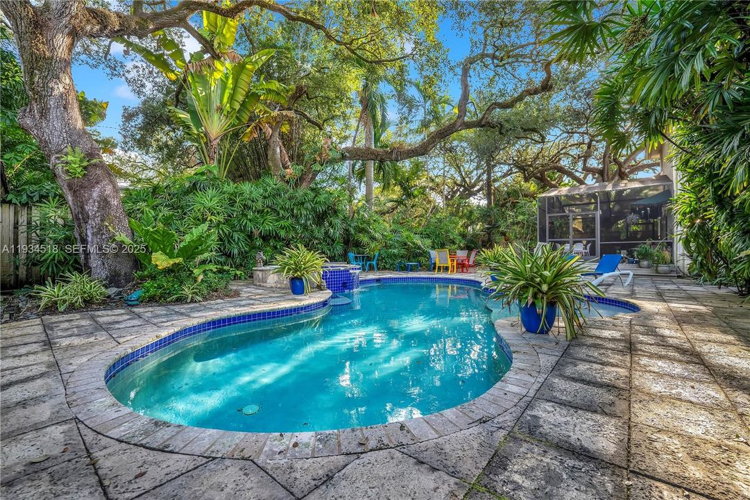 For Sale: $2,000,000 (2 beds, 1 baths, 1059 Square Feet)