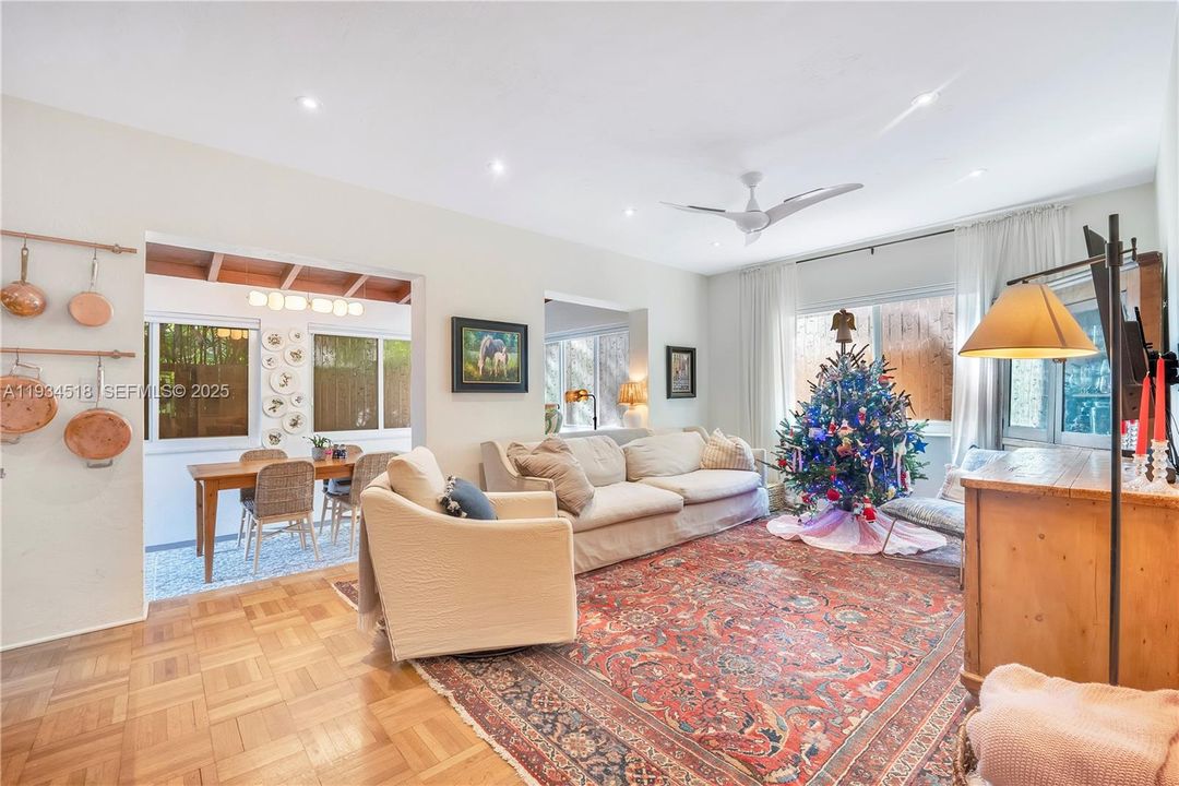 For Sale: $2,000,000 (2 beds, 1 baths, 1059 Square Feet)