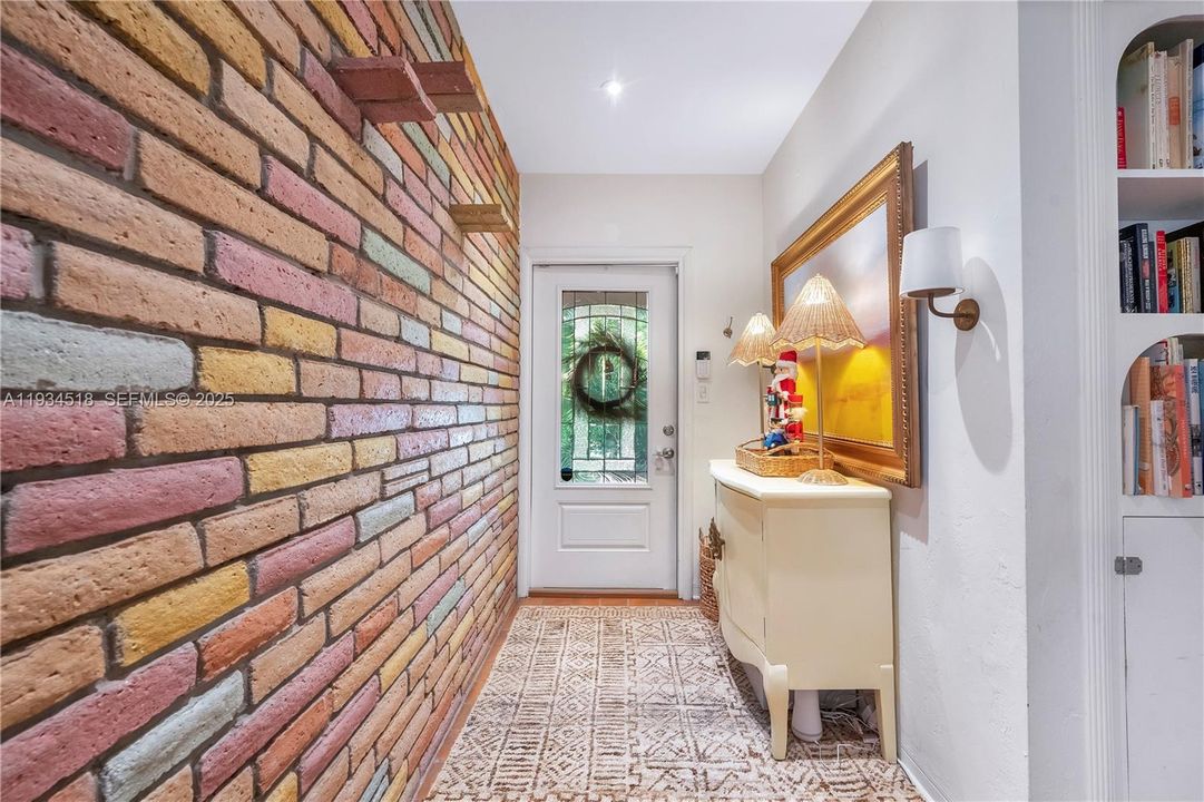 For Sale: $2,000,000 (2 beds, 1 baths, 1059 Square Feet)