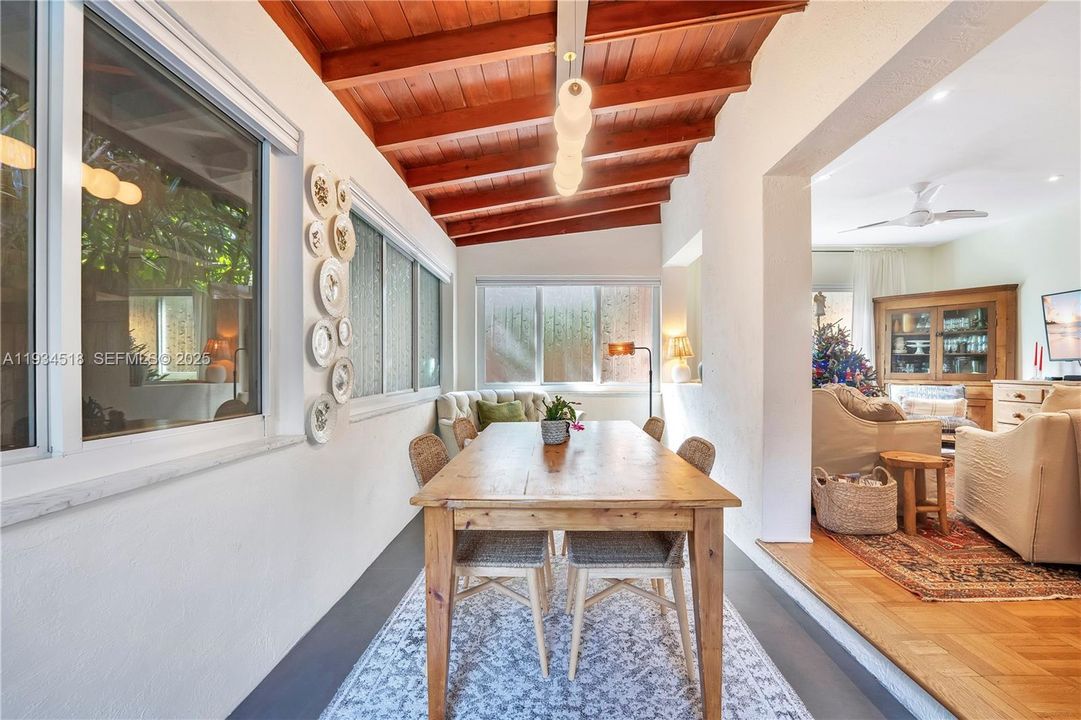 For Sale: $2,000,000 (2 beds, 1 baths, 1059 Square Feet)