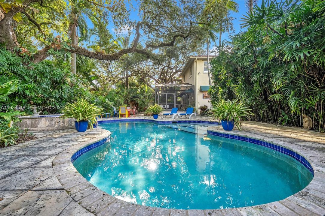 For Sale: $2,000,000 (2 beds, 1 baths, 1059 Square Feet)