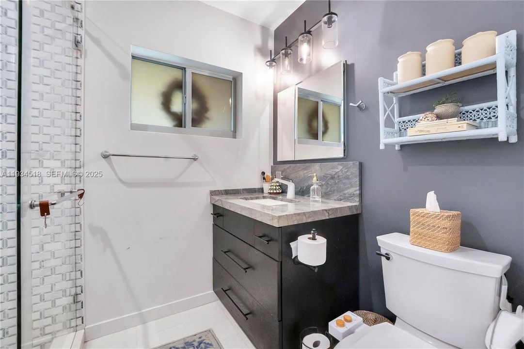 For Sale: $2,000,000 (2 beds, 1 baths, 1059 Square Feet)