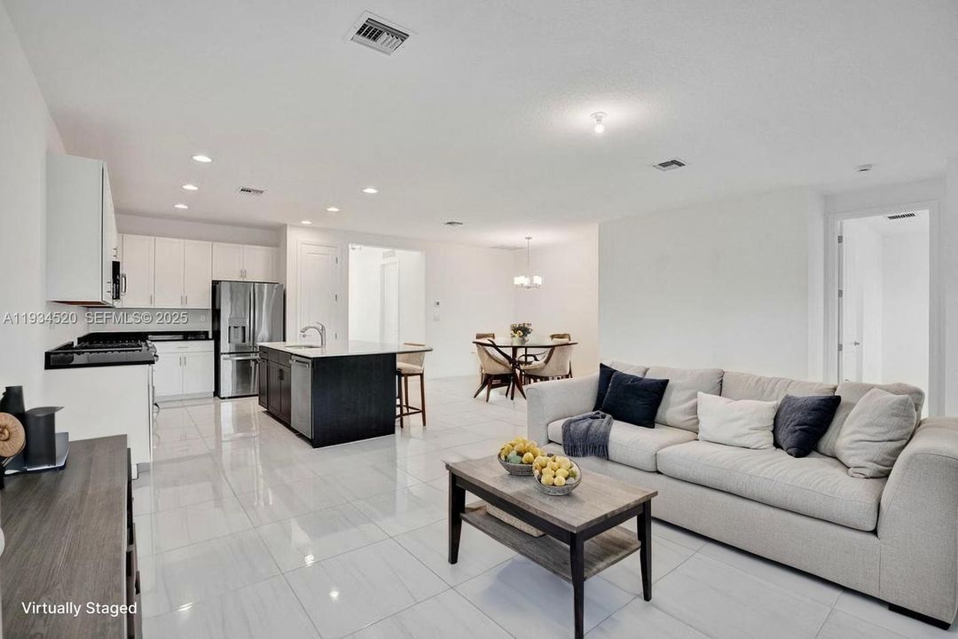 出租: $3,700 (3 贝兹, 2 浴室, 1869 平方英尺)