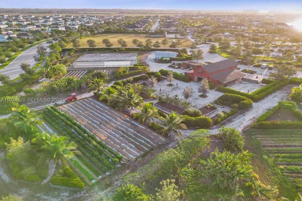 出租: $3,700 (3 贝兹, 2 浴室, 1869 平方英尺)