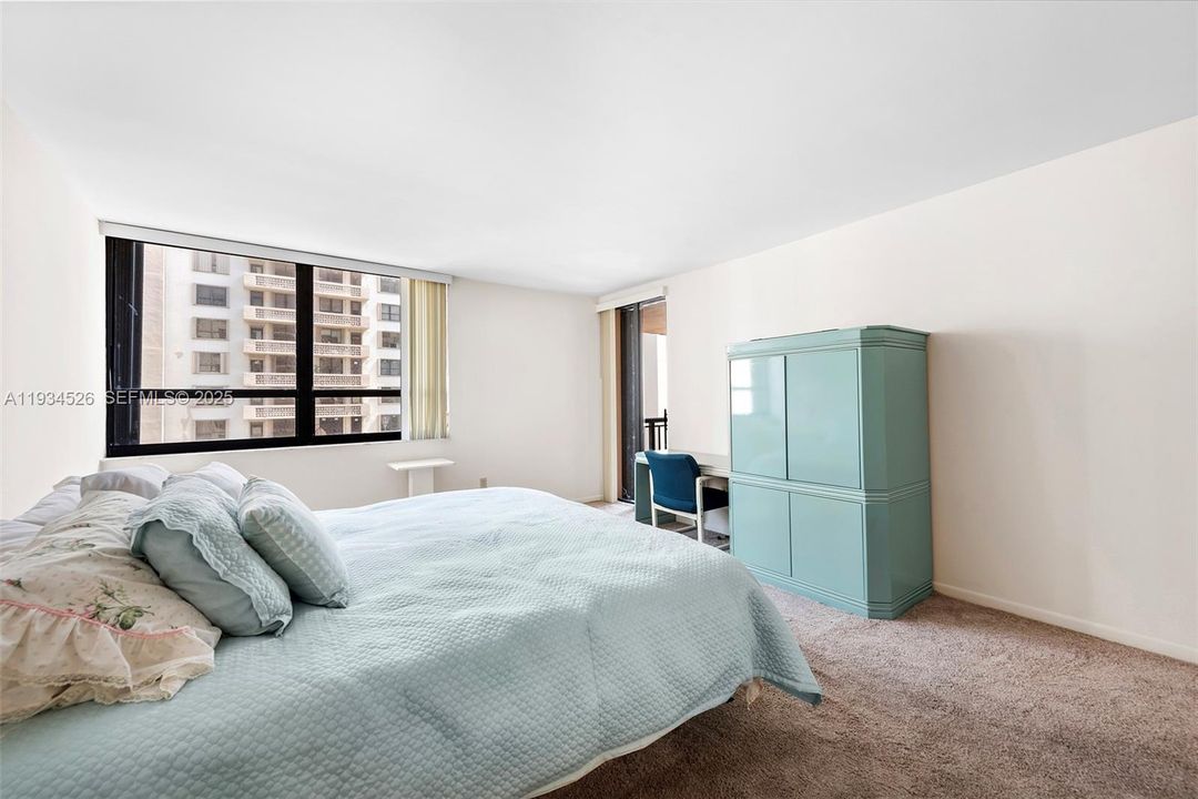 For Sale: $1,300,000 (2 beds, 2 baths, 2018 Square Feet)