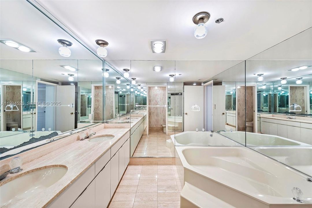 For Sale: $1,300,000 (2 beds, 2 baths, 2018 Square Feet)