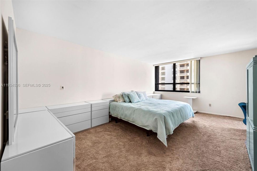 For Sale: $1,300,000 (2 beds, 2 baths, 2018 Square Feet)