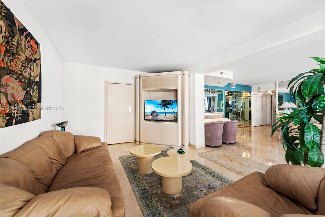 For Sale: $1,300,000 (2 beds, 2 baths, 2018 Square Feet)