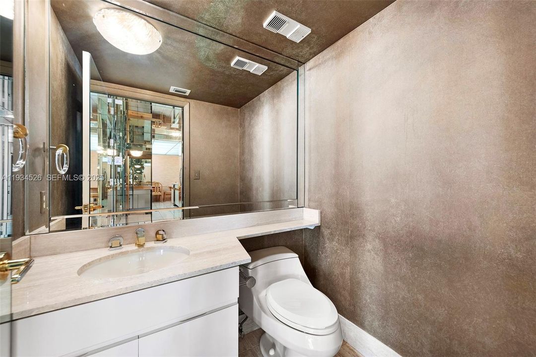 For Sale: $1,300,000 (2 beds, 2 baths, 2018 Square Feet)