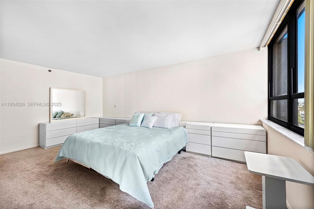 For Sale: $1,300,000 (2 beds, 2 baths, 2018 Square Feet)