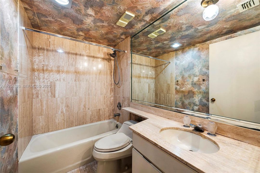 For Sale: $1,300,000 (2 beds, 2 baths, 2018 Square Feet)